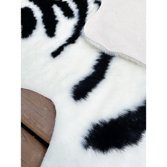 Silhouette Home ~ Extra Large Zebra Shaped Rug * read description * - Picture 2 of 12